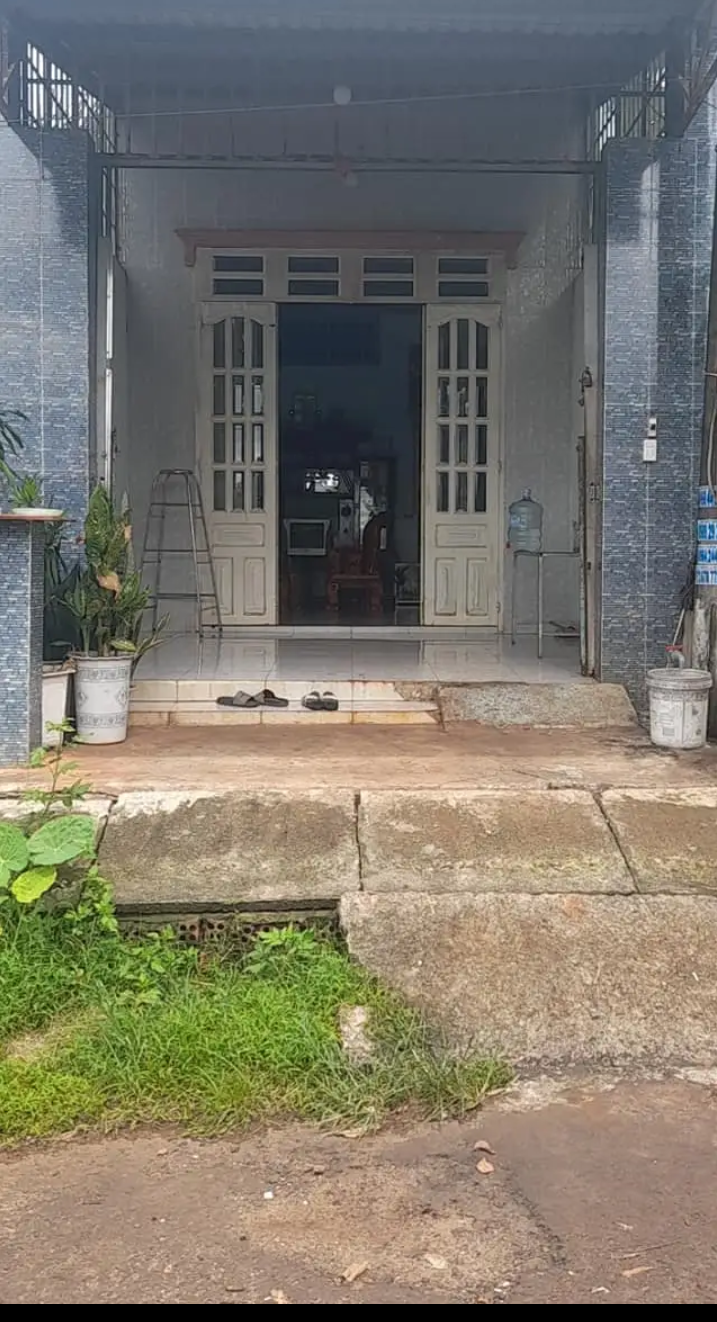 Bán nhà xã Thuận Phú giá 800tr dt 4,2×22×full tc