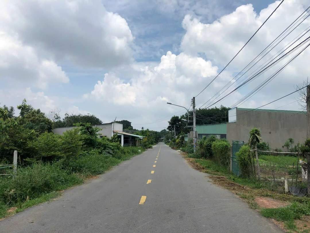 Bán đất Lai Hưng giá 890tr dt 5*41*100tc