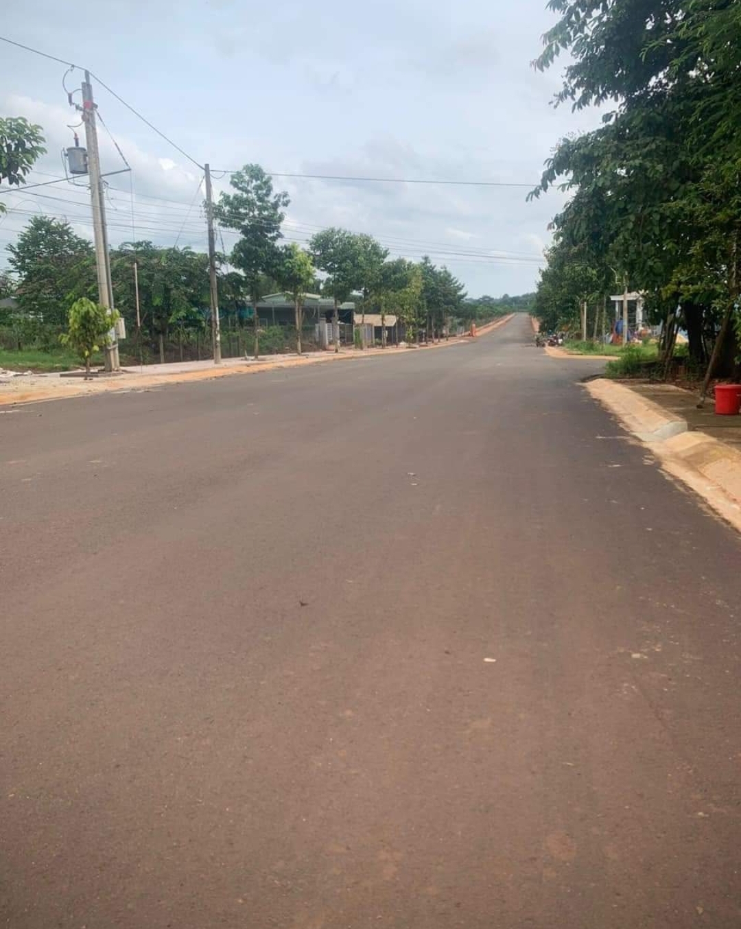 Bán đất xã Thanh Hòa dt 6*30*50tc giá 200tr/m