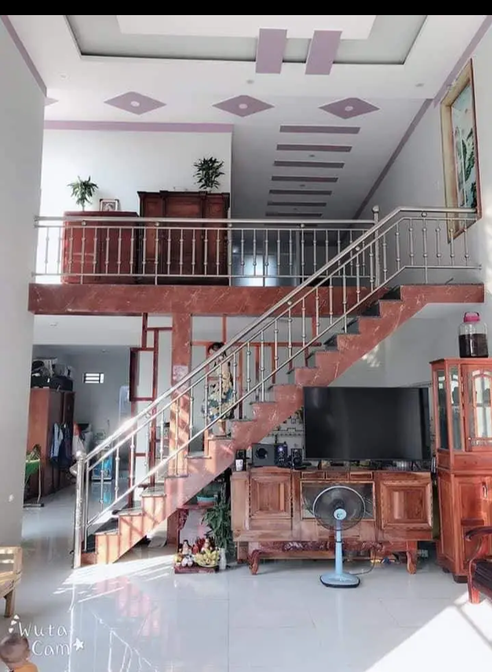Bán đất xã Thuận Phú giá 2tỷ dt 7×20×full tc