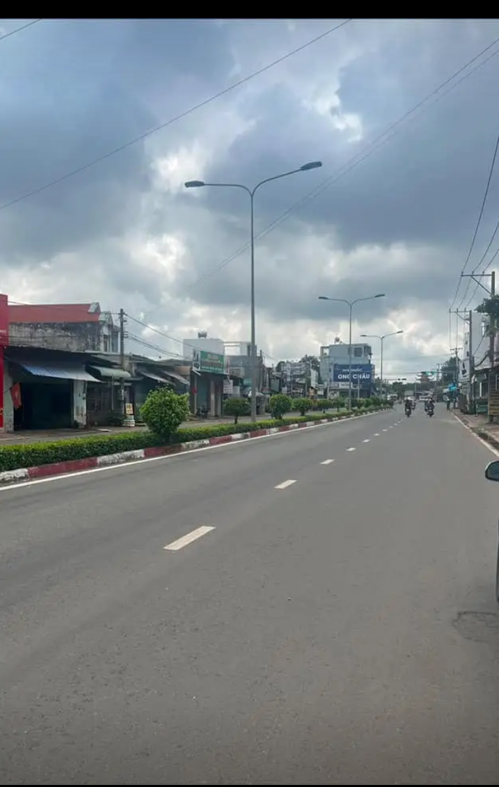 Bán đất phường Tân Xuân giá 3tỷ3 dt 5,5×45×full tc