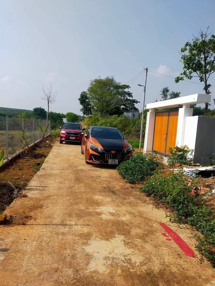 Bán đất phường An Lộc giá 320tr dt 5×45×50tc