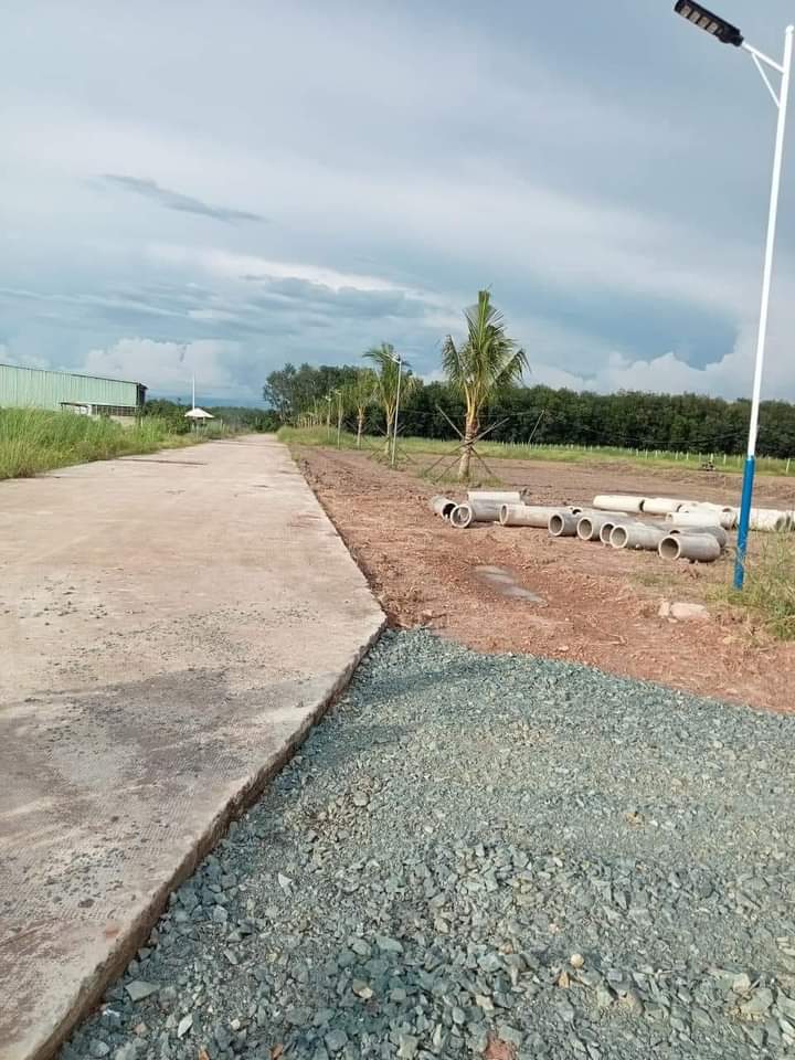 Bán đất tt Tân Khai giá 700tr dt 10×68×100tc
