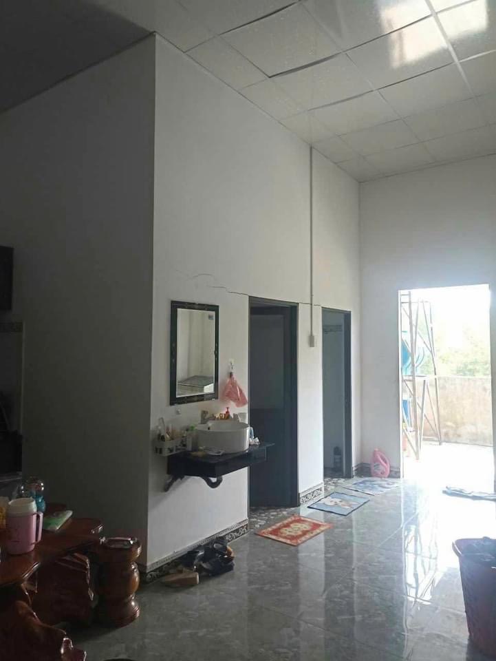 Bán nhà thị trấn Tân Khai giá 1ty2 dt 5*30*50tc