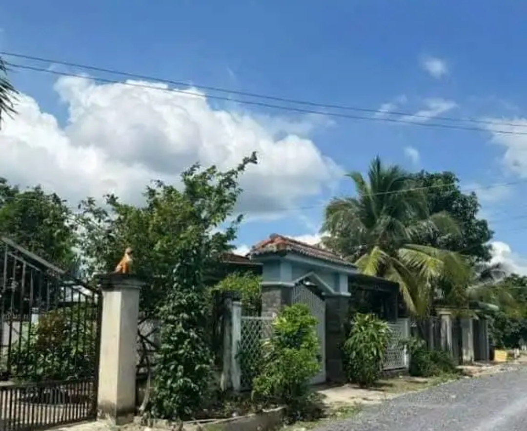 Bán đất xã Bàu Năng dt 4,5*32*50tc giá 150tr/m ngang