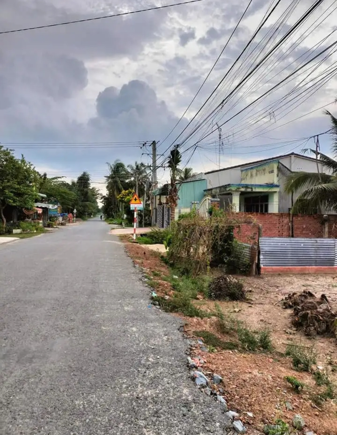 Bán đất xã Bàu Năng dt 5*19,5*58tc giá 180tr/m