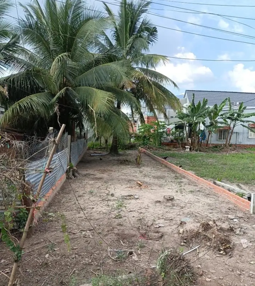 Bán đất xã Bàu Năng dt 5*19,5*58tc giá 180tr/m