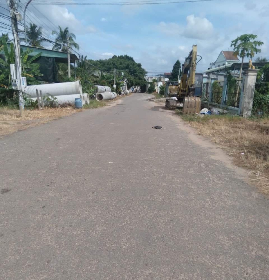 Bán đất Thị trấn Tân Biên dt 10*48*200tc giá 300tr/m