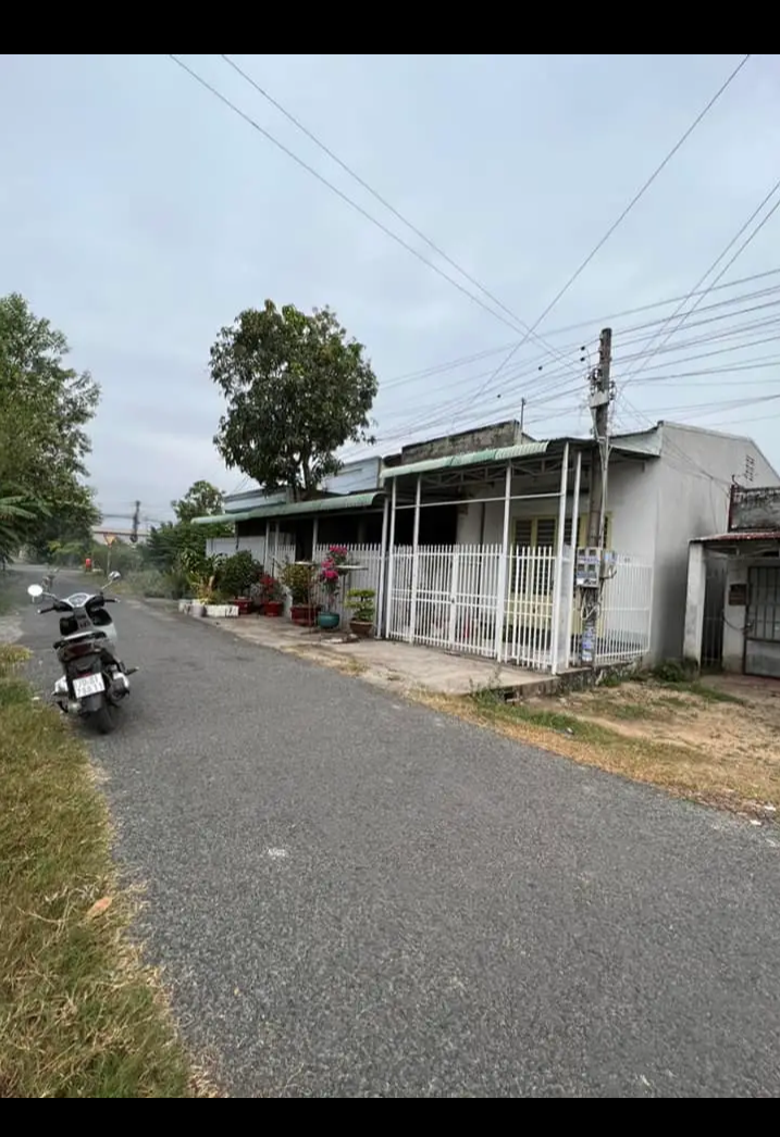 Bán nhà xã Trường Hoà giá 850tr dt 4,3×17×full tc