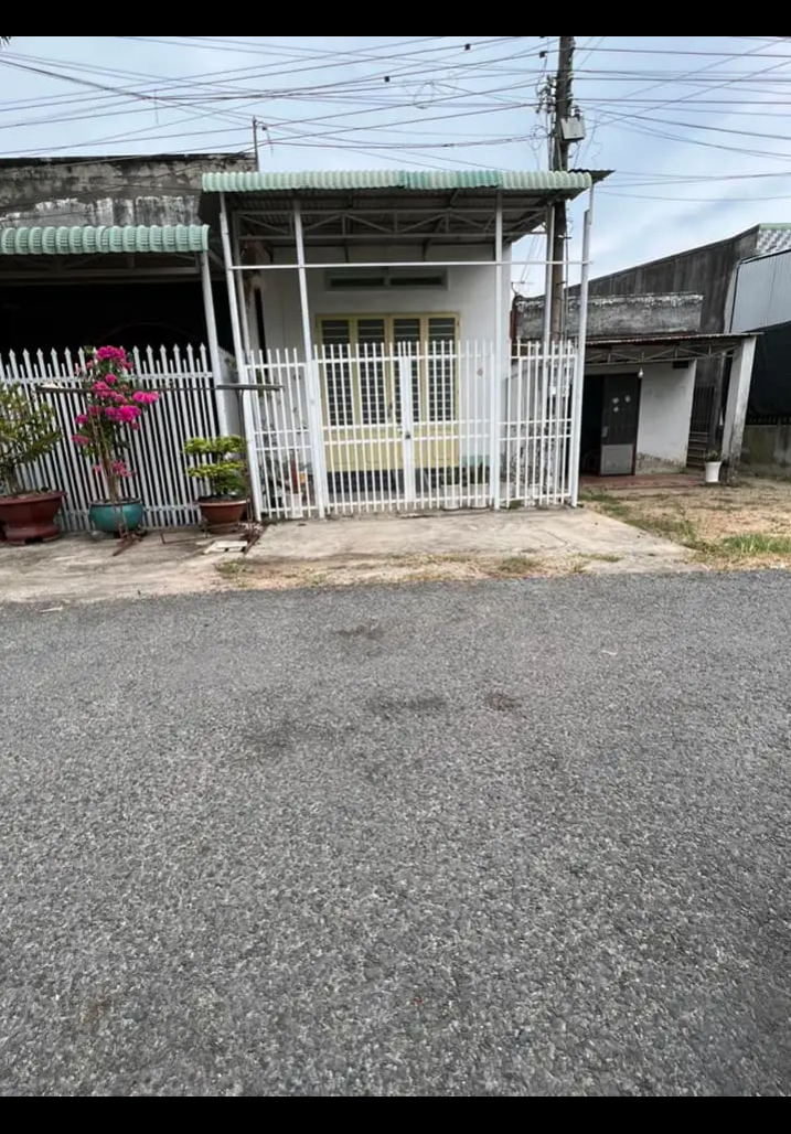 Bán nhà xã Trường Hoà giá 850tr dt 4,3×17×full tc